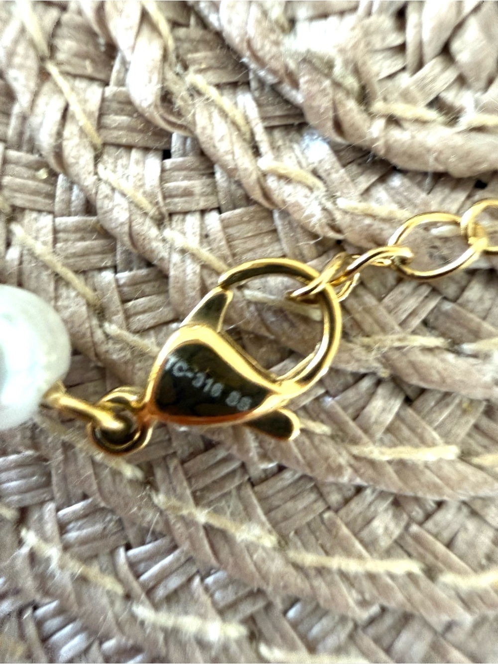 New trescolori Lover's Crescent Pearl Chain - Picture 3 of 4